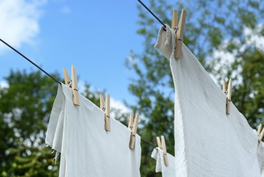 När och hur man tvättar ett tält i 8 enkla steg