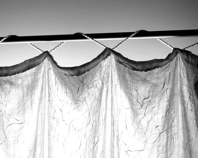Hur kan jag förhindra att gardiner glider på stången? 3 bästa sätten!