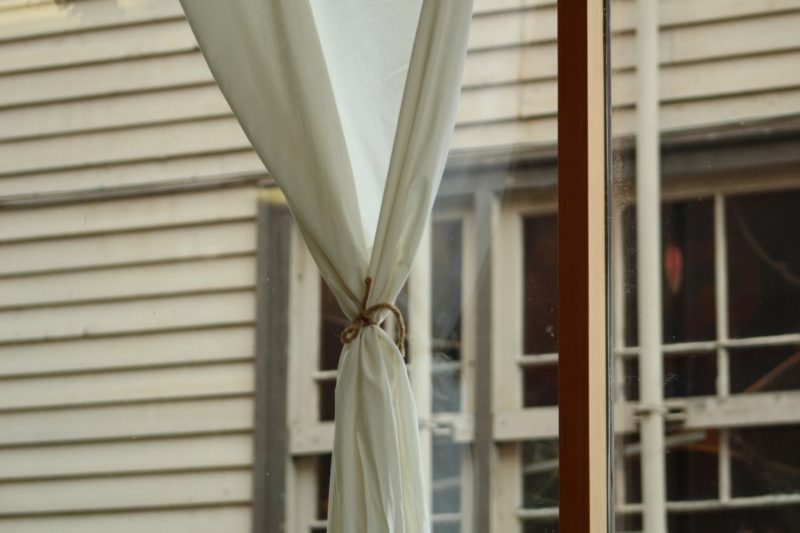 Hur man hänger gardiner i en skåpbil? 5 effektiva sätt!