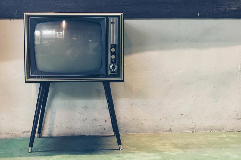 5 enkla DIY -steg för hur du fixar vattenskadad TV hemma
