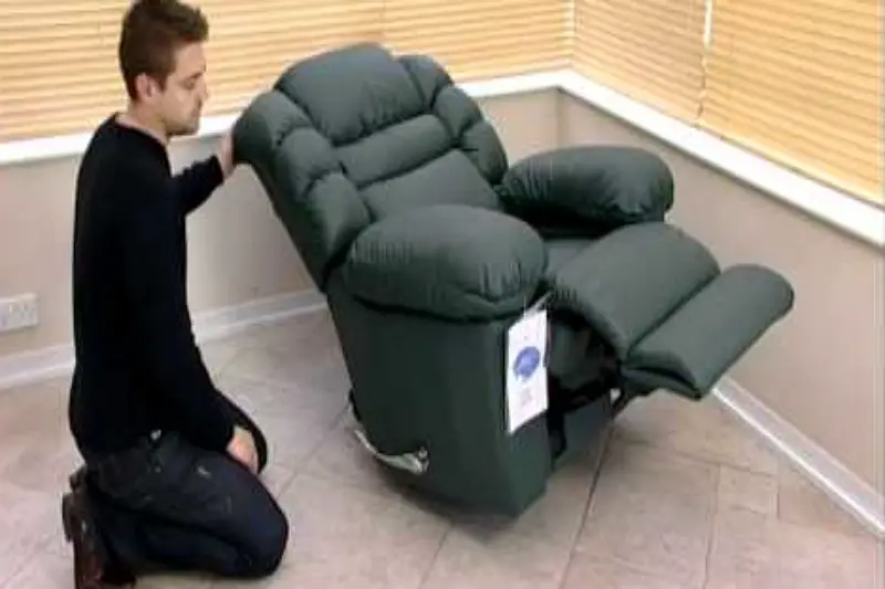 7 DIY -steg om hur du tar bort sätet från en Lazy Boy Recliner