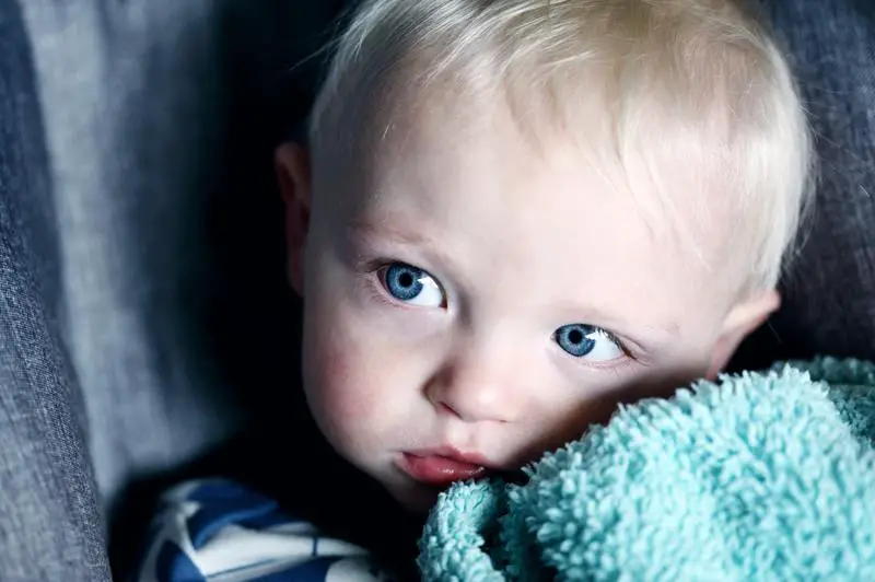 När kan ett barn sova med en filt: Grundläggande föräldraguide