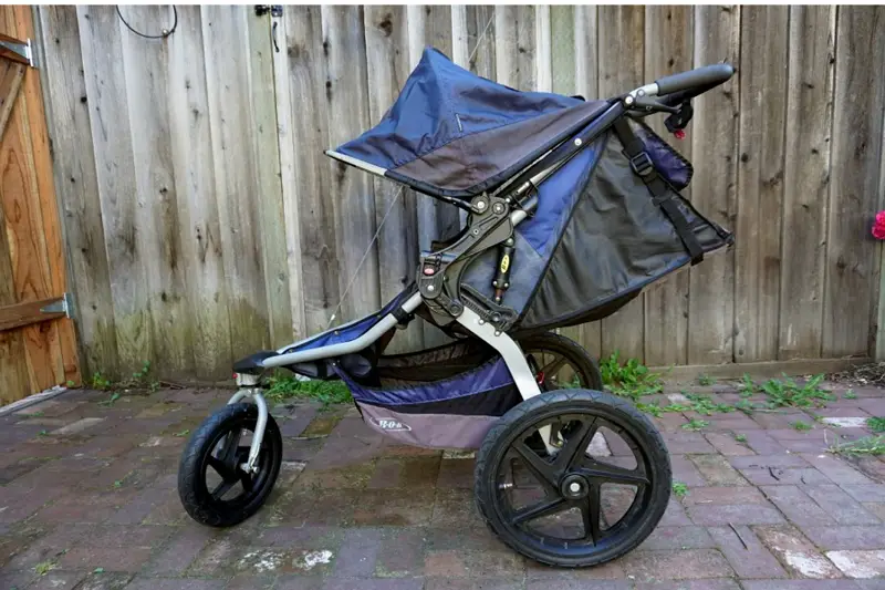 Hur man återställer en solblekt barnvagn: DIY -tips för direkt solsken