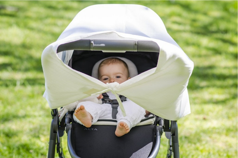 Hur man håller solen borta från ditt barns ögon i barnvagnen
