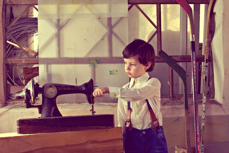 Hur man lär ett barn att sy på en symaskin