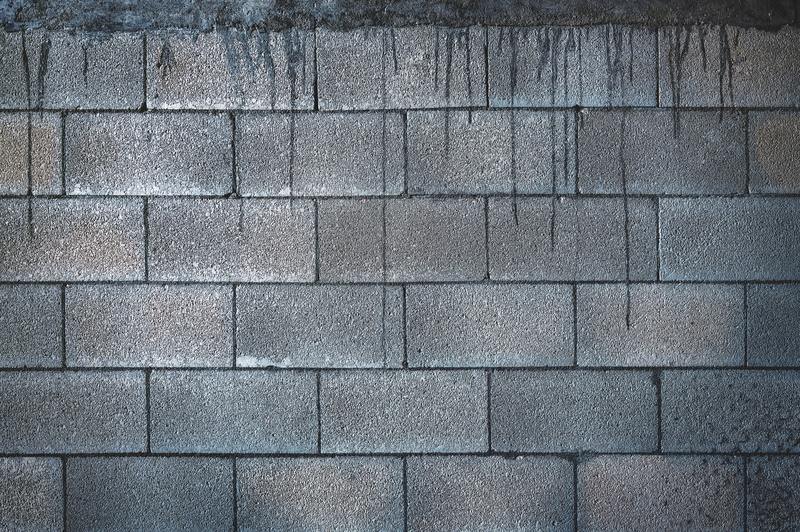 Hur man rengör vattenskadade betongväggar