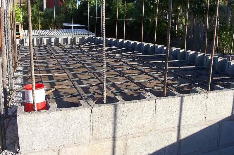 Hur man reparerar en vattenskadad betongplatta: 4-stegs handledning