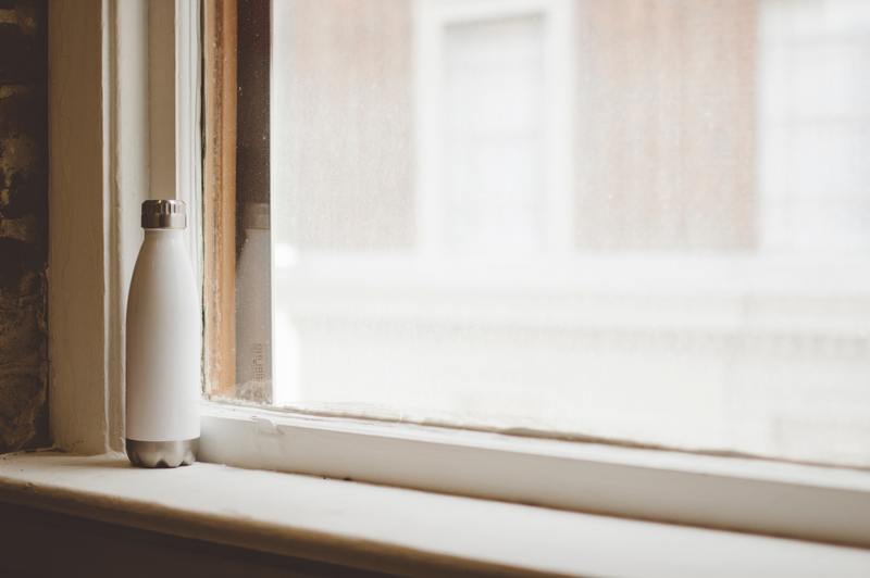 Hur man reparerar vattenskadad fanerfönster: 7 enkla steg