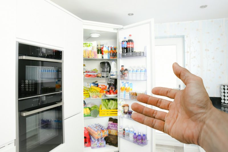 Vad händer om kylskåpsdörren är öppen? 5 fantastiska resultat!