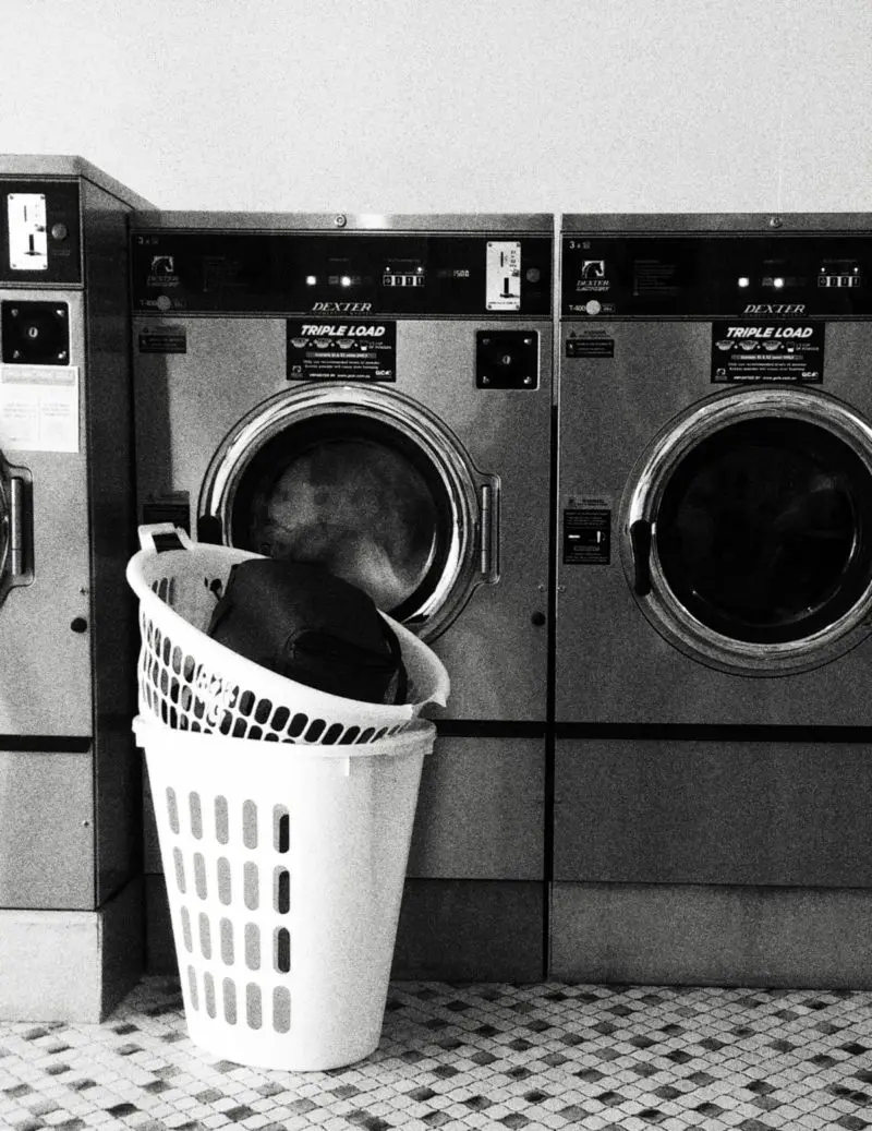 Avger tvättmaskinen högt ljud när den snurrar? 7 ultimata möjliga anledningen!