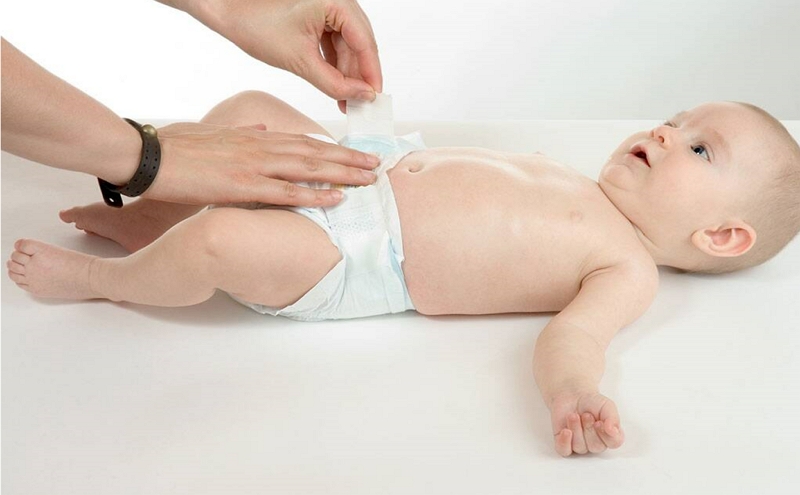 Hur länge bär spädbarn blöjor för nyfödda? Idéer
