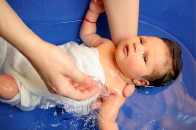 Hur man använder badkar för baby