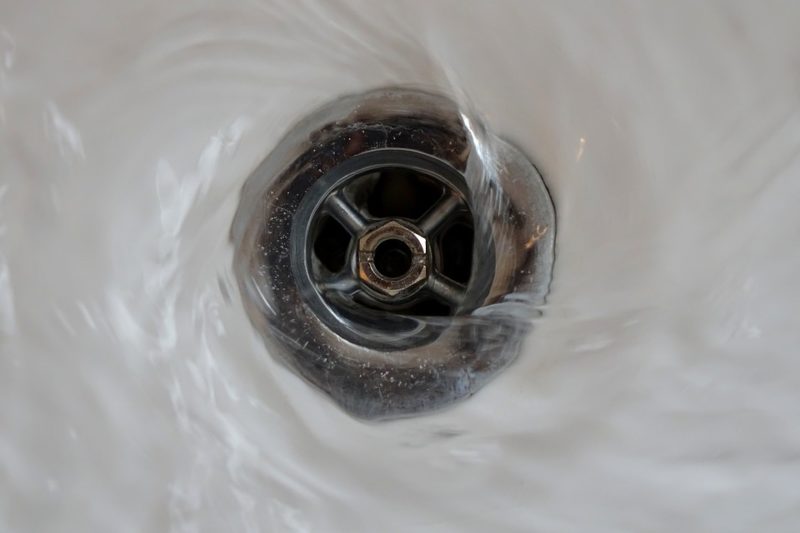 Hur man dränerar en varmvattenberedare när den inte töms? 3 enkla sätt!