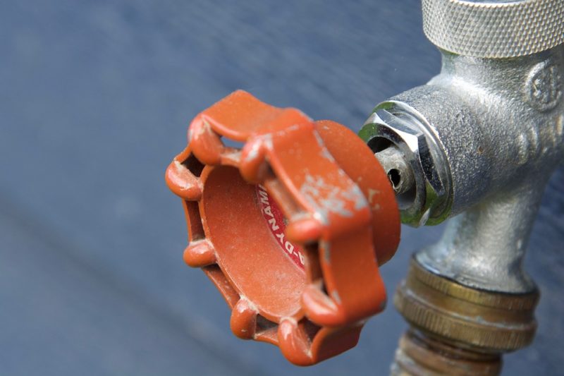 Hur man dränerar och spolar en gasvattenberedare? 4 enkla steg!