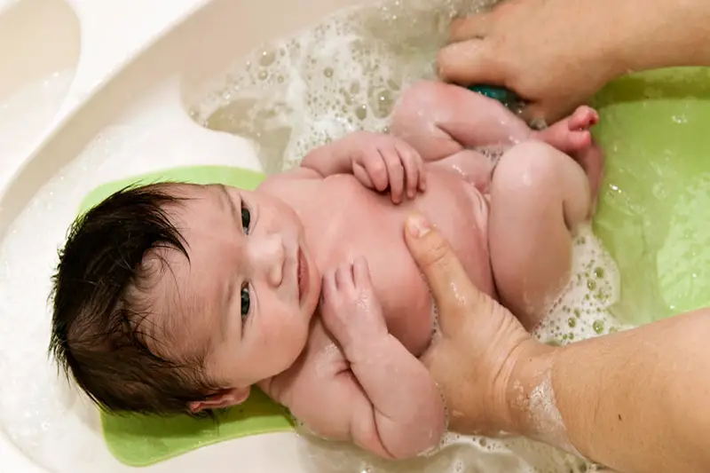 Hur man gör havregrynsbad för baby? Tips