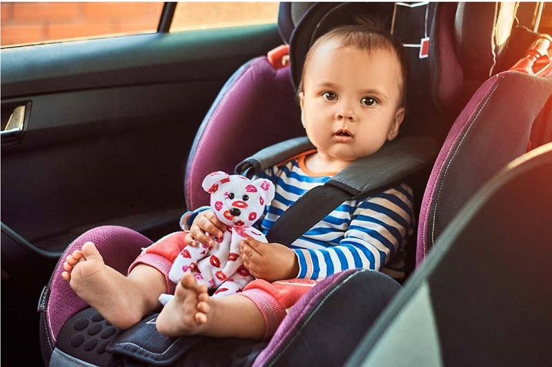 Hur man installerar bilbarnstol med säkerhetsbälte