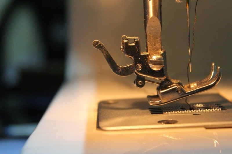 Hur man justerar nålen på Brothers symaskin