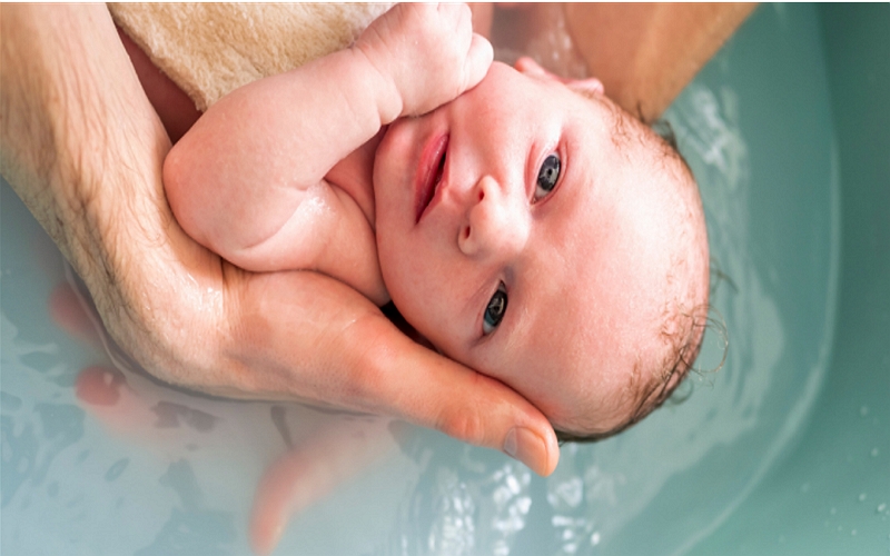 Hur ofta ska jag bada mitt barn? En guide