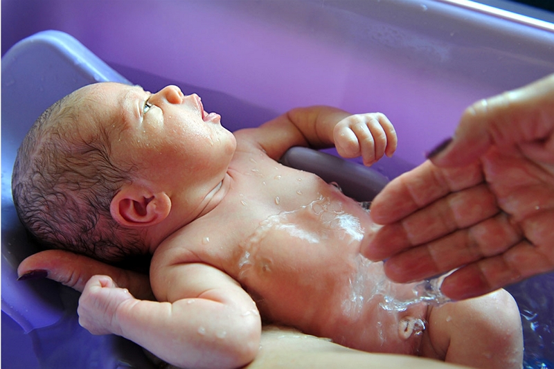 Hur varmt ska babybadvattnet vara? Tips