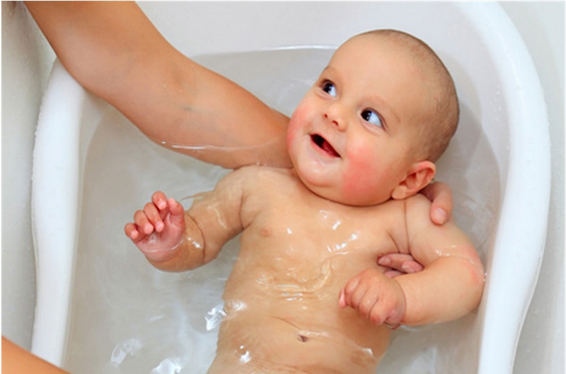 Hur varmt ska ett babybad vara? En guide