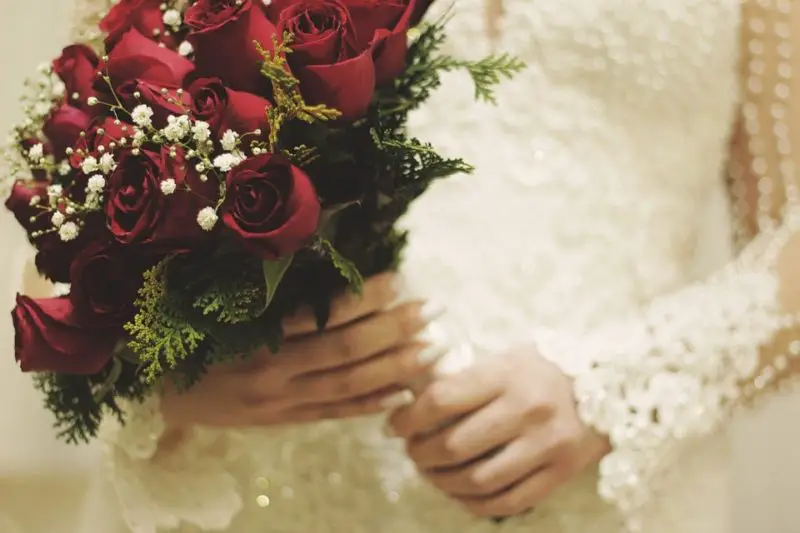 Vad behöver en brud på sin bröllopsdag: 4 saker