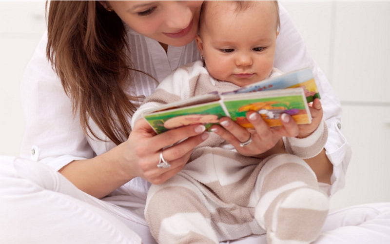 Vad ska man skriva i en babybok för meddelande? Tips