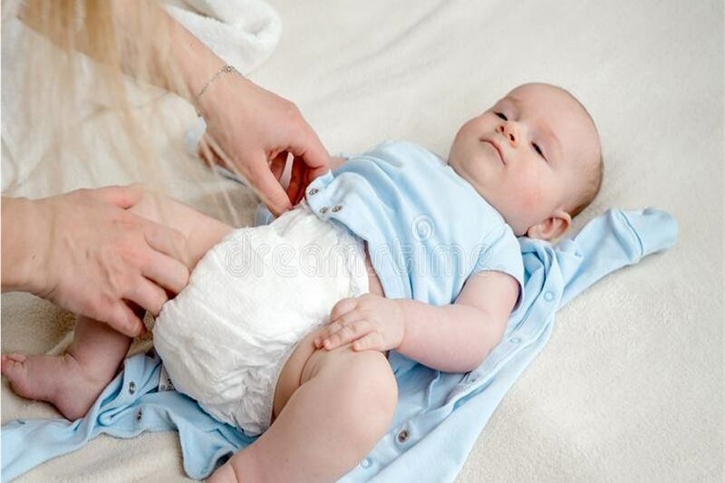 Varför behöver spädbarn och småbarn använda blöjor? Idéer