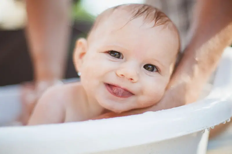 Vilken tid är för sent att bada en bebis? Tips