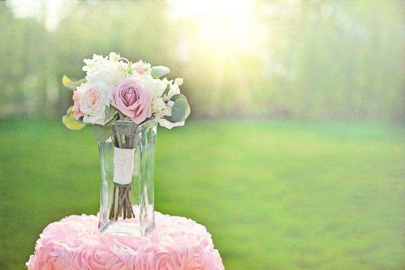 Hur man dekorerar en vas för ett bröllop: Enkel DIY
