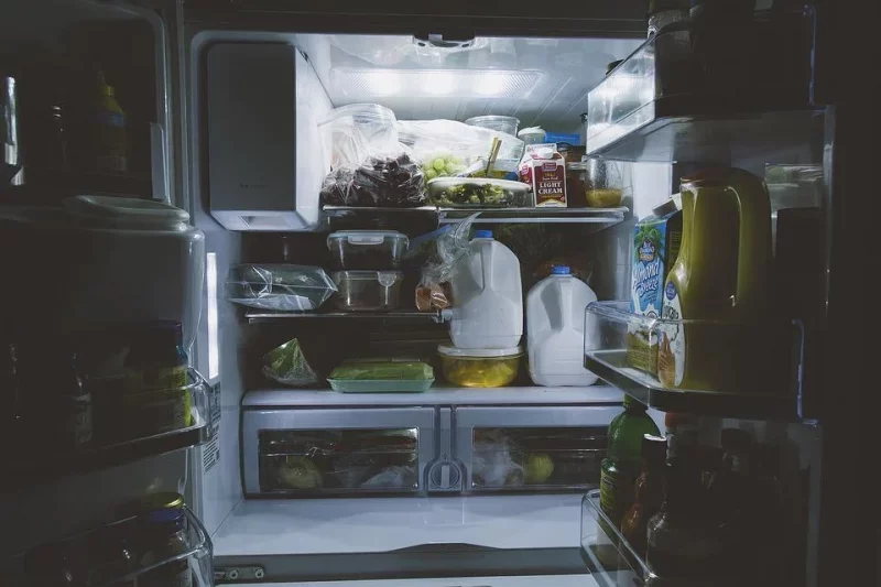 Varför fryser saker i mitt kylskåp? 5 fantastiska skäl!